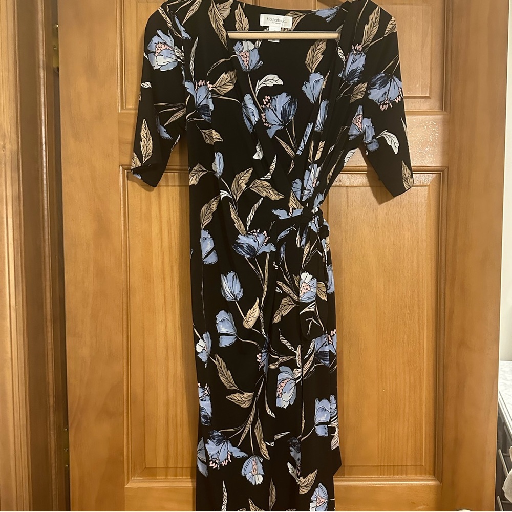 Motherhood maternity M wrap dress